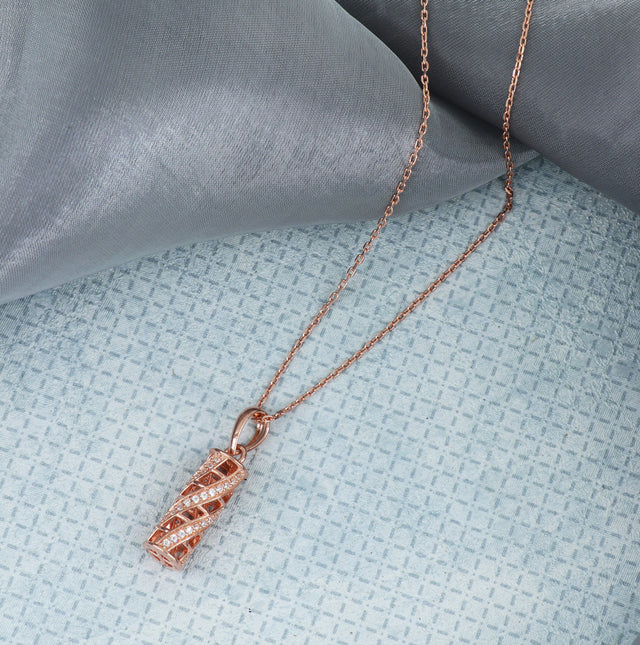 CHAIN PENDENT