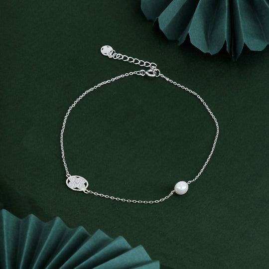 Fine 925 silver chain anklet suited to a snug fit